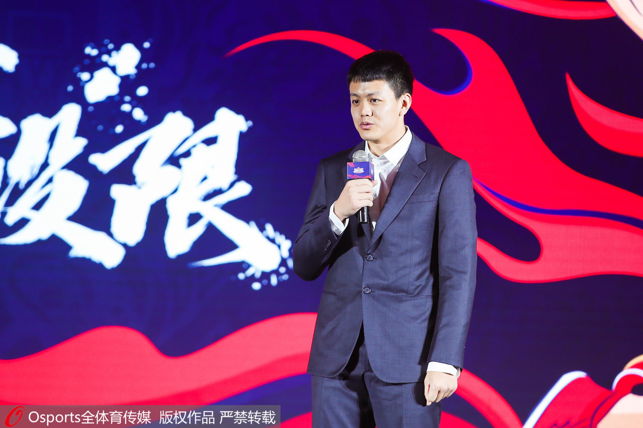 CBA状元姜宇星登台致辞。