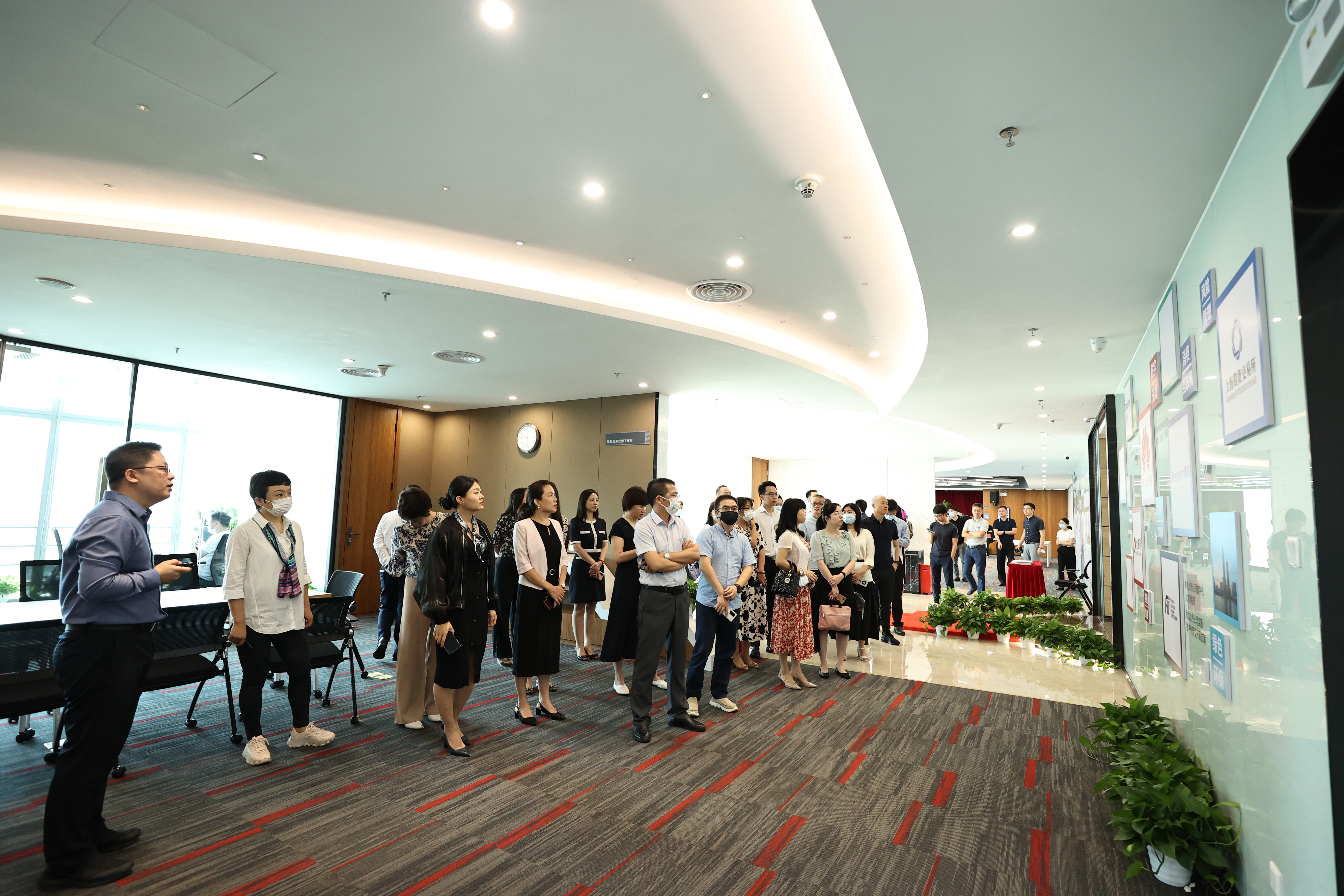 现场参观.jpeg 现场参观.jpeg