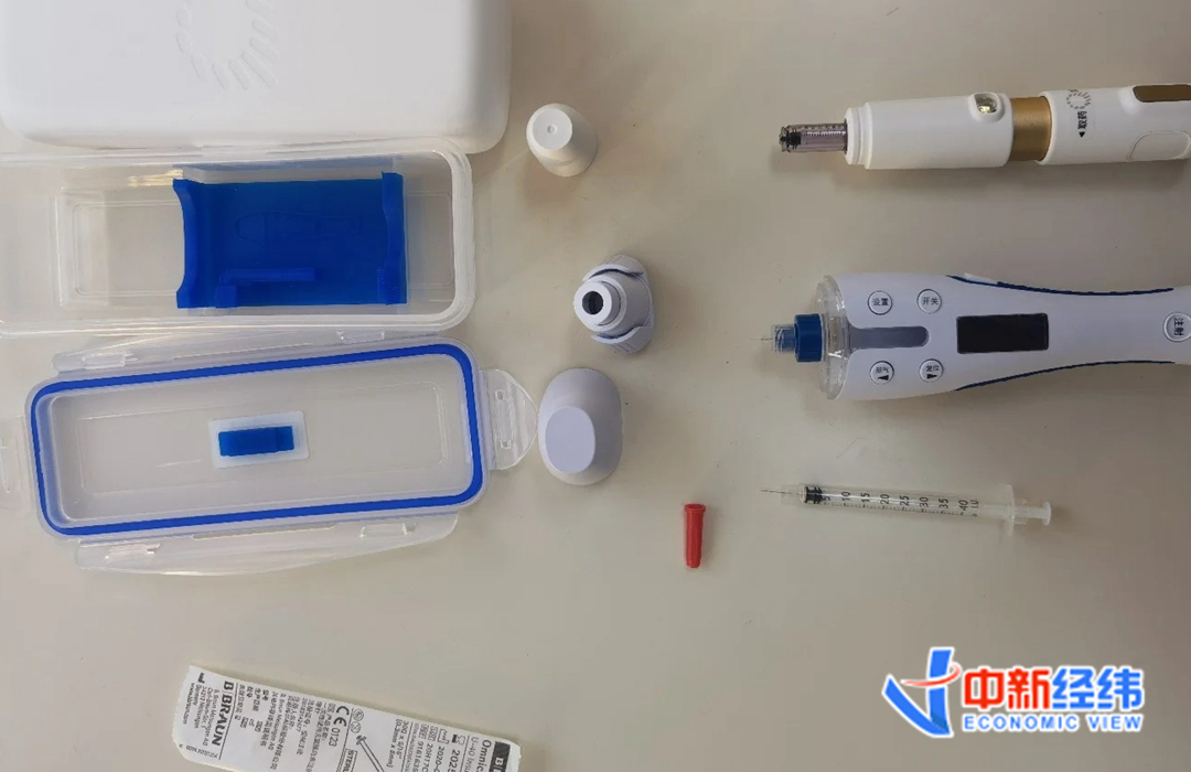 图片右边从上到下分别为无针注射器、电子笔式注射器与普通针头注射器 受访者供图 图片右边从上到下分别为无针注射器、电子笔式注射器与普通针头注射器 受访者供图