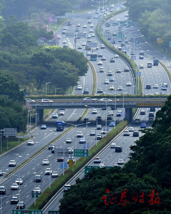 图为今日上班高峰期,北环大道的车流场景。(证券时报记者 宋春雨 摄).jpg 图为今日上班高峰期,北环大道的车流场景。(证券时报记者 宋春雨 摄).jpg